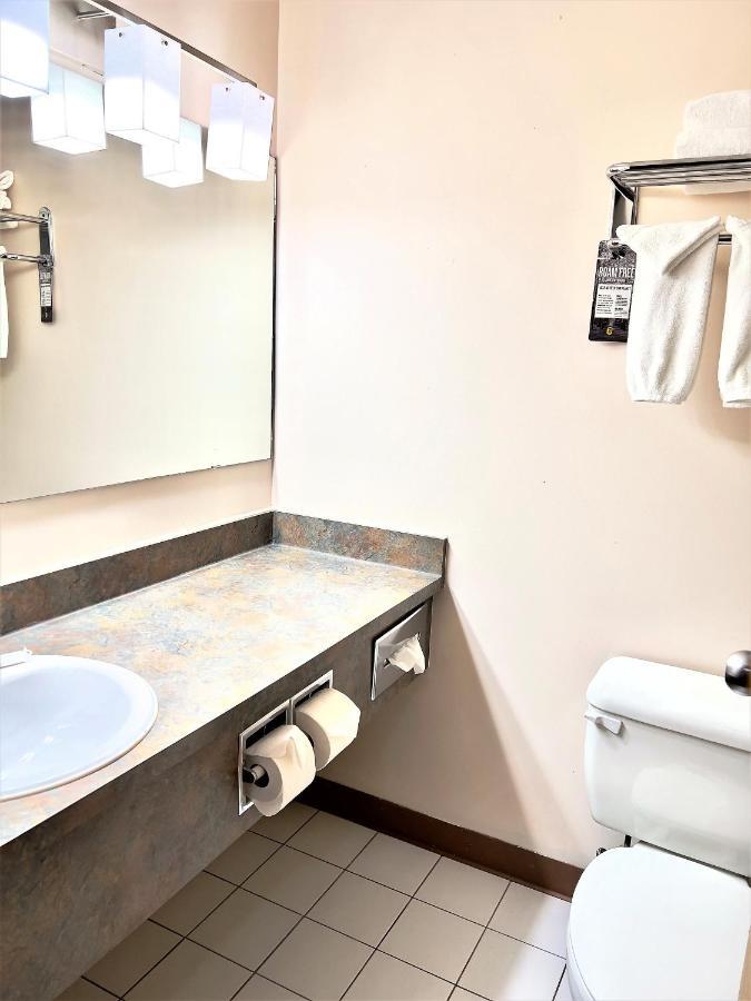Hotel Super 8 By Wyndham Whitecourt Zewnętrze zdjęcie