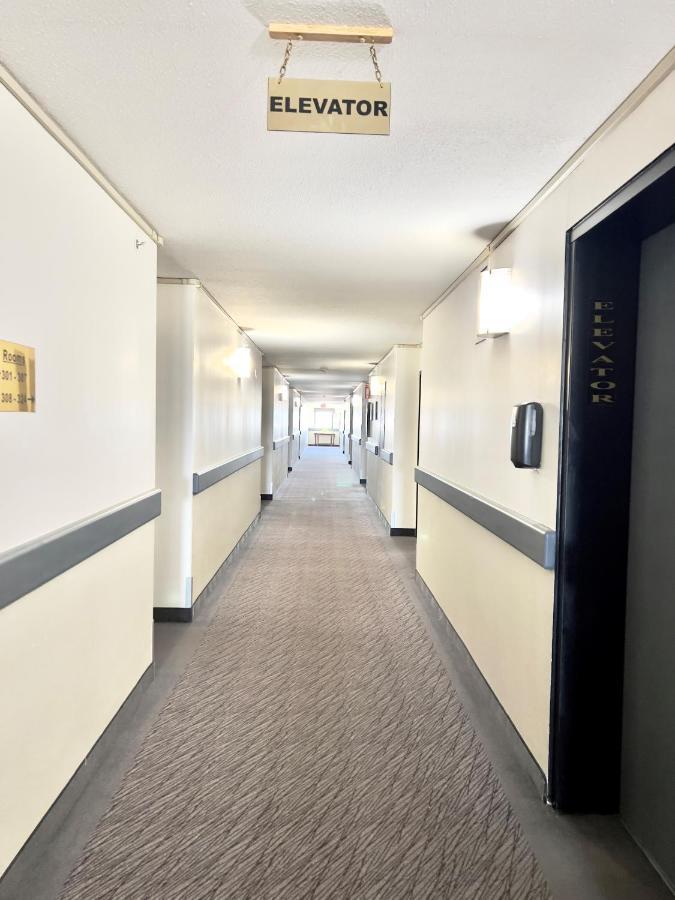 Hotel Super 8 By Wyndham Whitecourt Zewnętrze zdjęcie