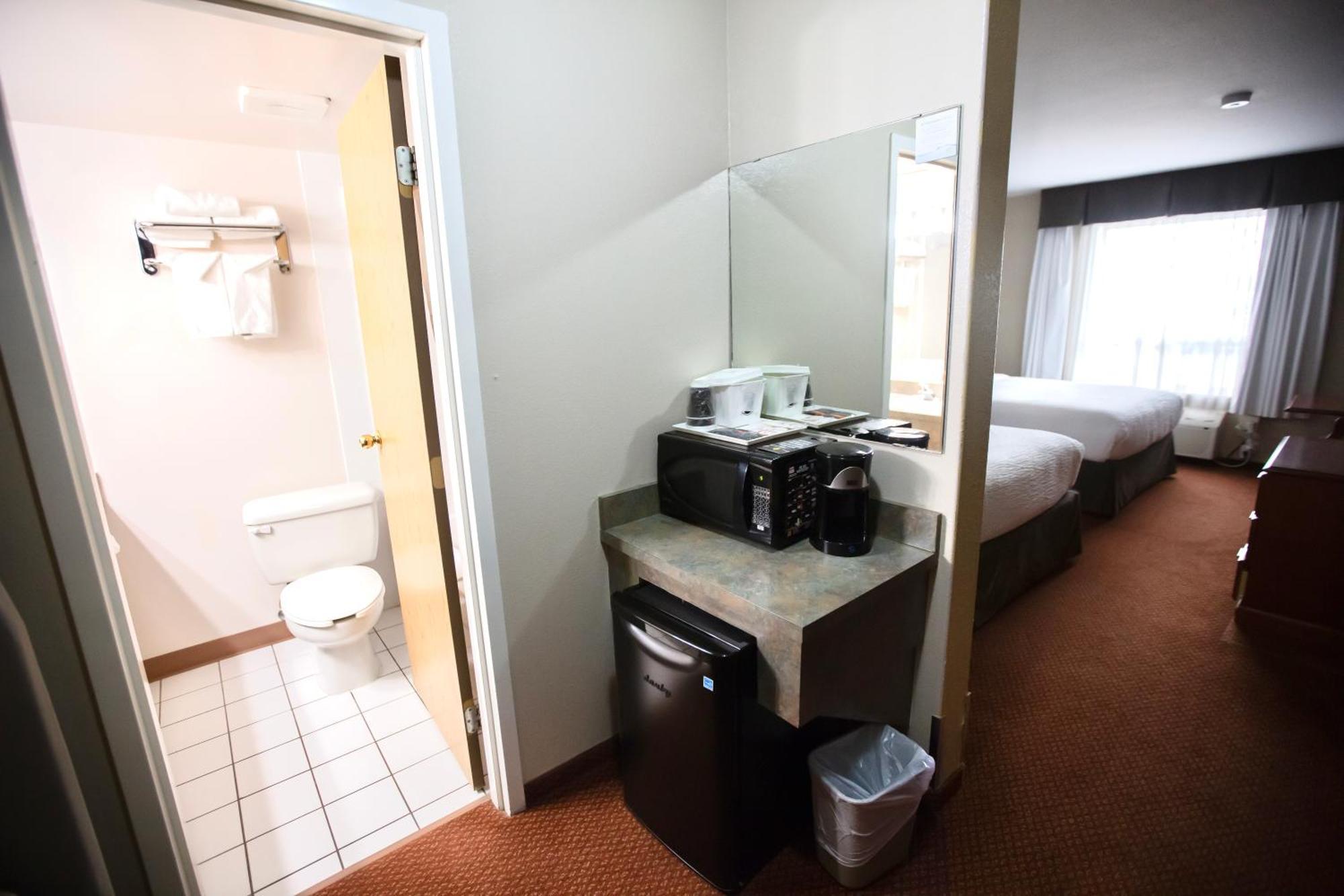 Hotel Super 8 By Wyndham Whitecourt Zewnętrze zdjęcie