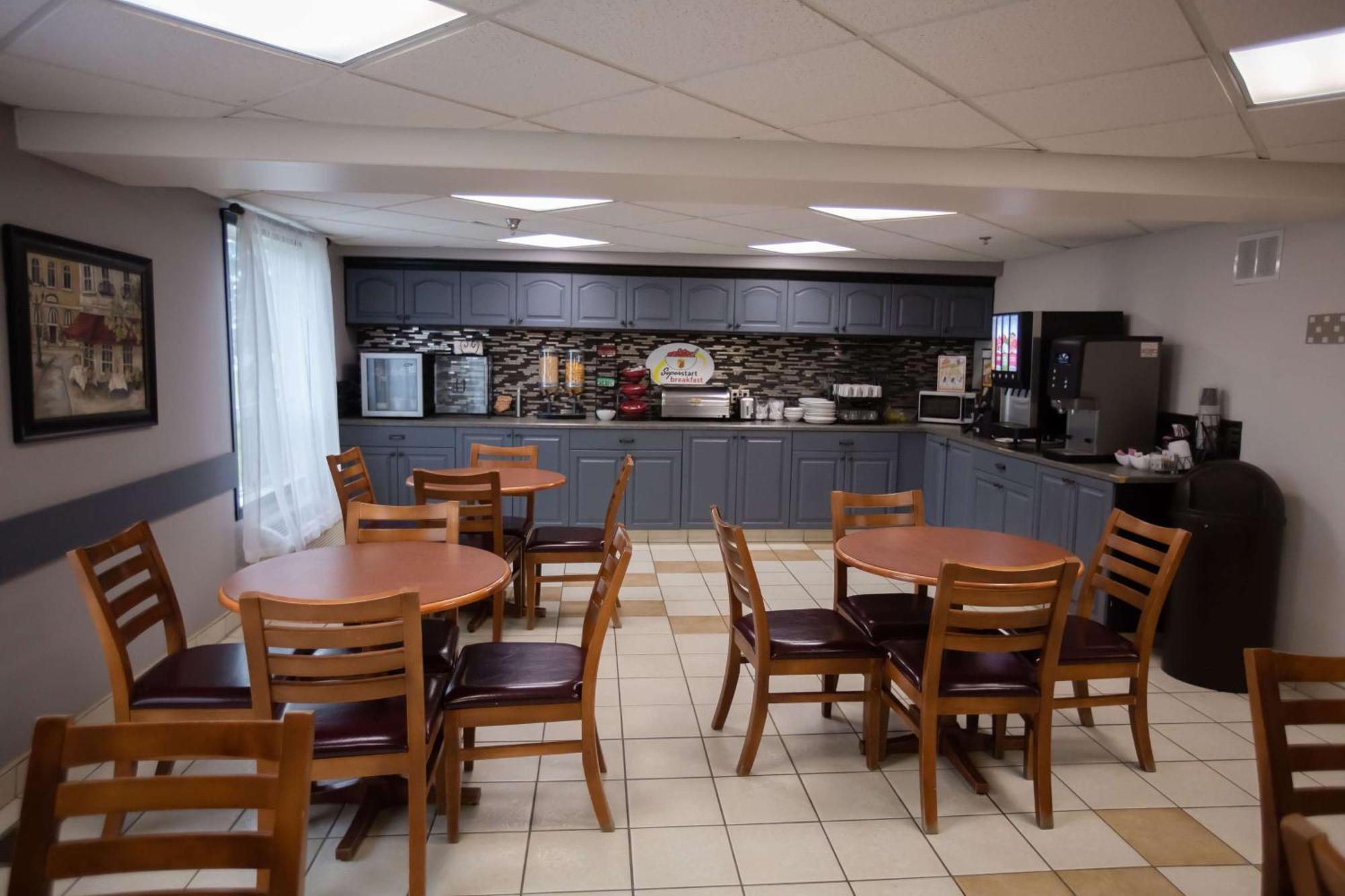 Hotel Super 8 By Wyndham Whitecourt Zewnętrze zdjęcie
