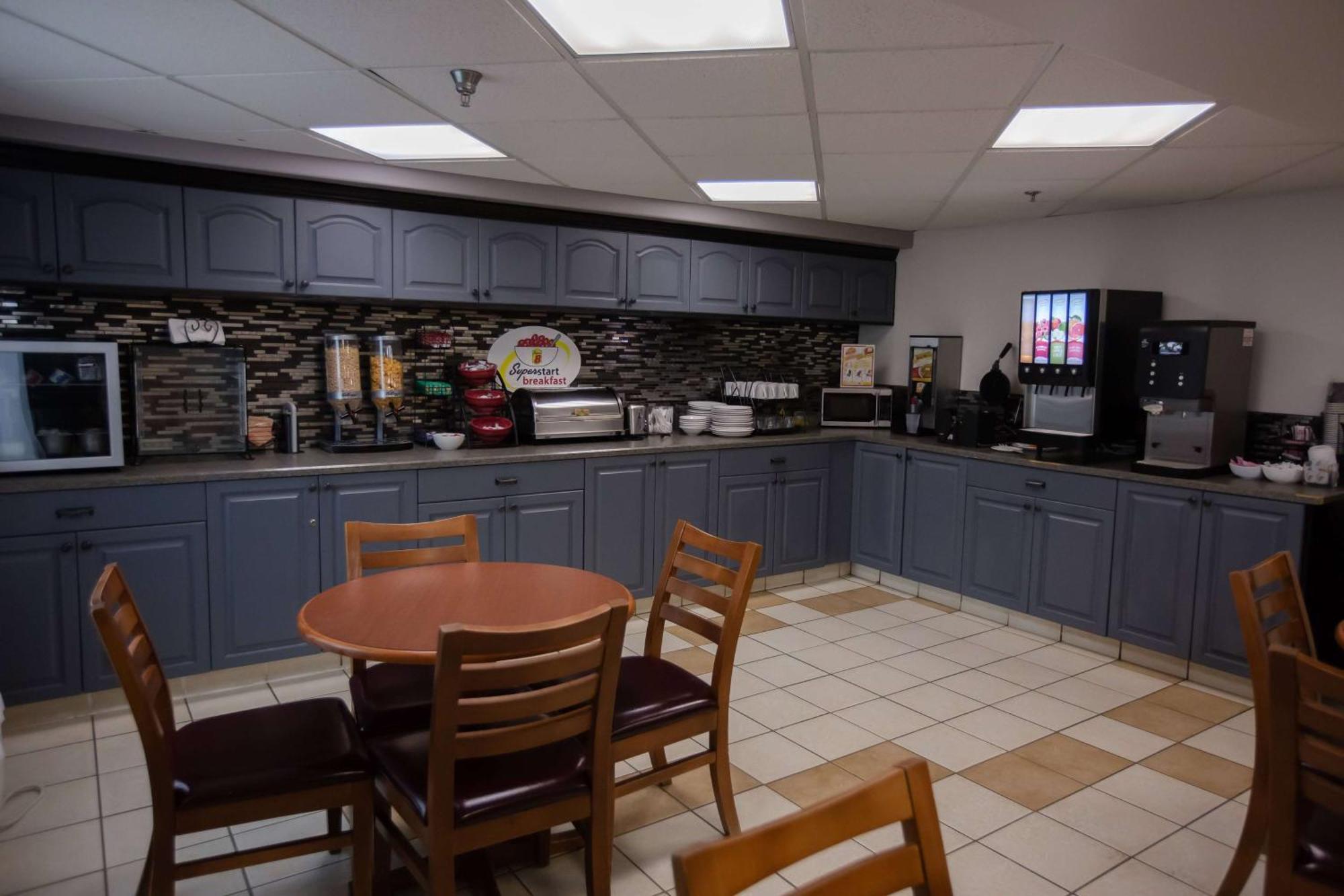 Hotel Super 8 By Wyndham Whitecourt Zewnętrze zdjęcie