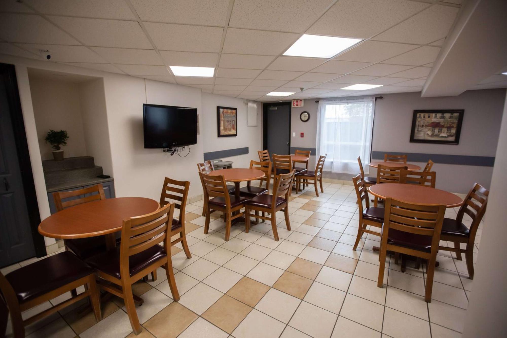 Hotel Super 8 By Wyndham Whitecourt Zewnętrze zdjęcie